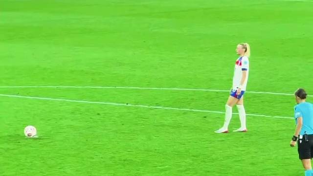 凯恩“妹妹”凯莉替补救主，点球一击制胜