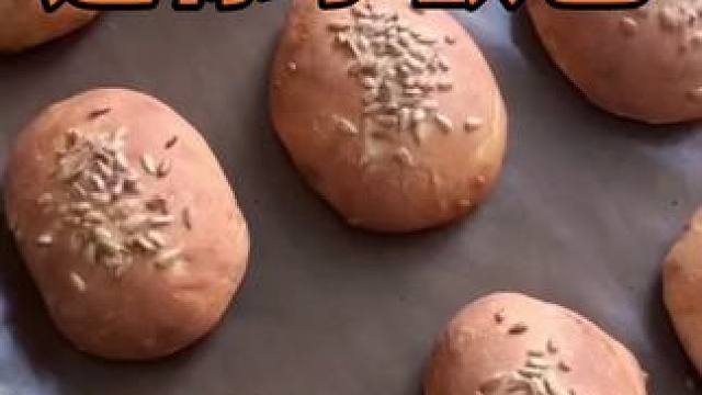 不整形的小欧包，也是圆滚滚的小胖子#美食 #新鲜出炉的面包 #在家做面包 #自制面包