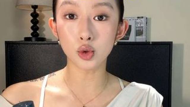 既然非要在我吃饭的时候找我谈！那就留下点诚意再走吧！#防晒 #防水防汗不脱妆 #好物分享 #夏日必备