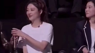世界上最大的幸福莫過于 她在鬧、他在笑。