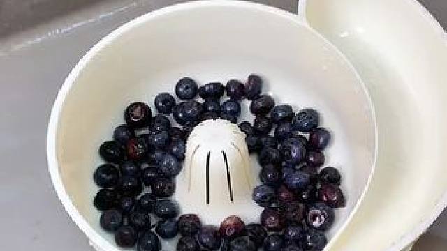 蜗牛自动清洗篮 有了它，以后洗水果可就太方便了，自动洗干净还能自动沥水，#沥水篮  #厨房好物  #