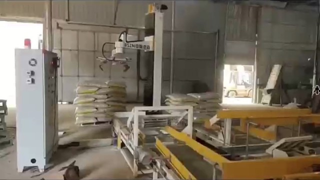 #花生立柱机器人码垛 #花生码垛机 #立柱码垛机