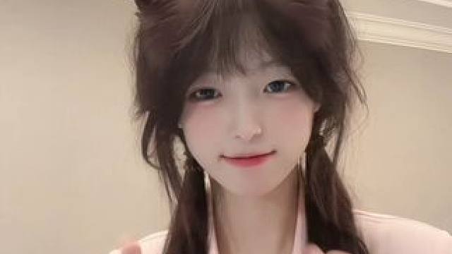 我看着你的脸 轻刷着和弦～ #甜妹  #手写的从前手势舞