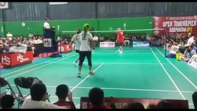 打不过也骚不过#老嫂子#打羽毛球女生#快乐羽毛球#享受羽毛球带来的快乐