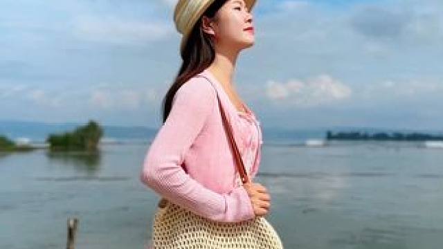 湖边游玩一个镜头教你拍出创意小短片#手机摄影 #拍摄技巧 #海边随拍 #夏天该有的样子