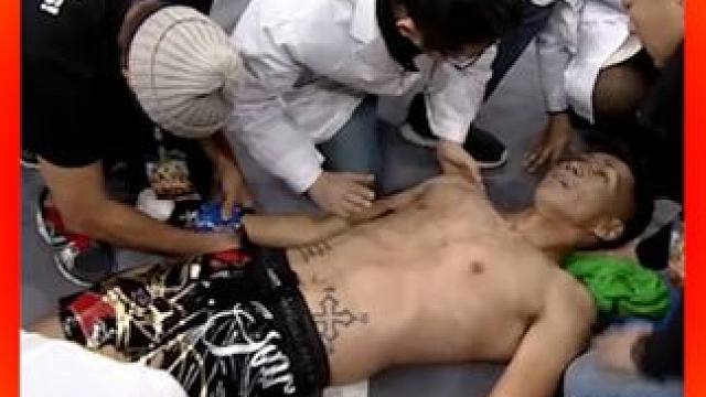 太极传人又干掉一个日本人，医护紧急上台抢救