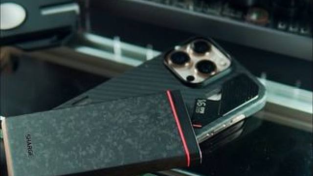 能上飞机高铁的碳纤维充电宝，够轻薄够安全，带着去旅游或者户外活动很合适哦#数码科技 #充电宝推荐