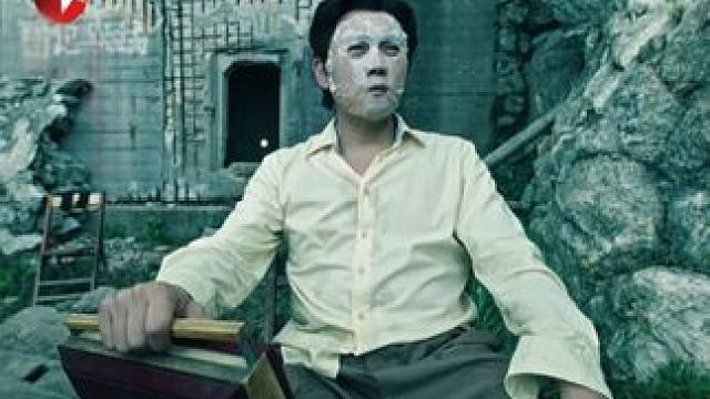 林强峰等人来到防空洞，发现里面一片狼藉，房顶上还有 “卢少骅到此一游” 的字样，这显然是卢少骅在向警