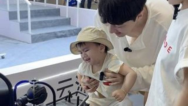 《带娃勇闯科技展》 #2025世界人工智能大会 #飞鹤 #二胎生活