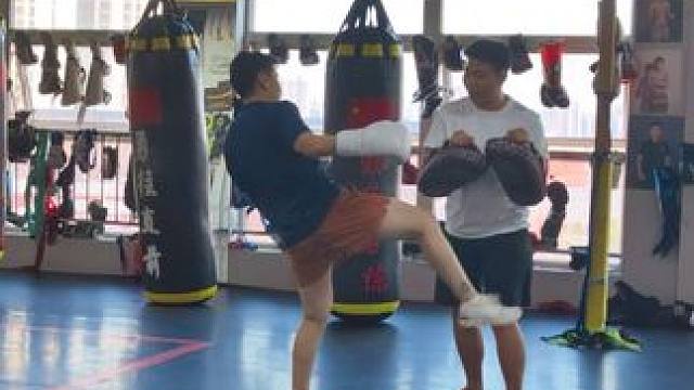 练了一下午 感觉自己又行了，怀念在擂台心跳加速的感觉，那种紧张危机感，现在才明白那些感觉和感受只会让