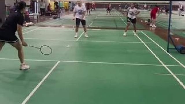 这教练行不行#打羽毛球女生 #羽毛球教练#羽毛球训练