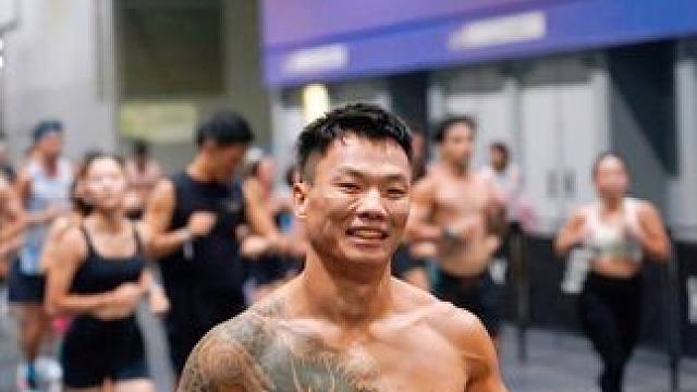 HYROX 香港站：
          有氧与力量的高能碰撞
一场融合了跑步与健身的激情盛宴！
 