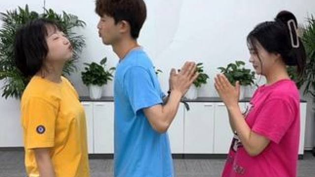 放两个女生同时跟你玩 #搞笑 #万万没想到 #内容太过真实 #意想不到的结局