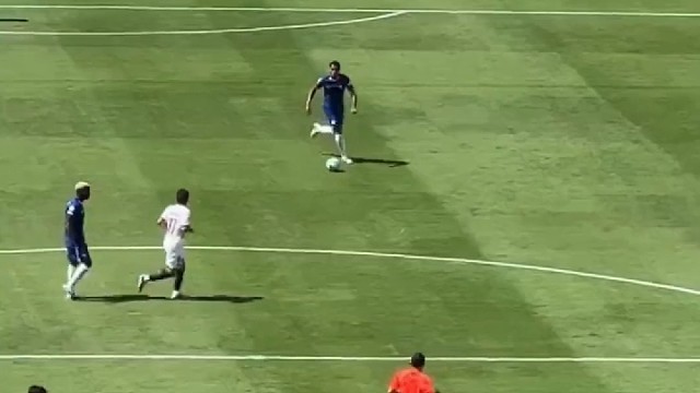 切尔西的第一个进球，门德斯判断落点失误皮球击中后脑...