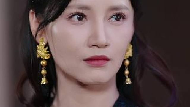 小孩为了吃饱饭，竟跑到超市做这事。