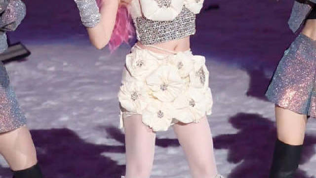 回顾下虞书欣宝宝去年的舞台直拍粉嫩的宝宝啊好期待你​​​