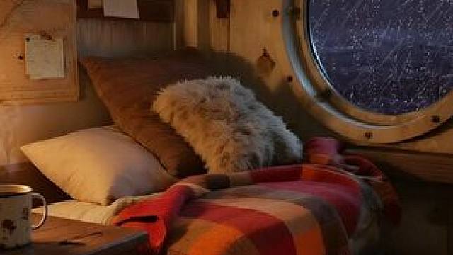 航行遭遇暴风雨，在舒适的小船舱里放松休息和睡眠 #好好睡觉 #雨声助眠 #助眠视频 #白噪音 #解压