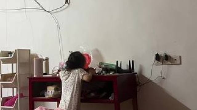 睡睡觉爬起来吃西瓜！