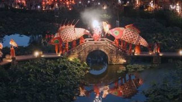 “凤箫声动，玉壶光转，一夜鱼龙舞。” #人生建议去撒野 #交换世界计划 #呈坎 #鱼灯 #黟县