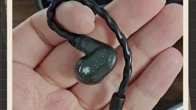 自带声卡的电竞游戏耳机，还支持自定义调音! #游戏外设 #游戏耳机 #入耳式耳机 #FPS