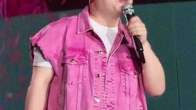 “谁懂岳云鹏演唱会唱粉红色回忆的好笑感” #岳云鹏#粉红色的回忆#现场版live#岳云鹏北京演唱会