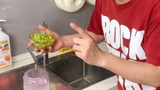 蜗牛自动清洗篮 有了它，以后洗水果可就太方便了，自动洗干净还能自动沥水，#沥水篮  #厨房好物  #