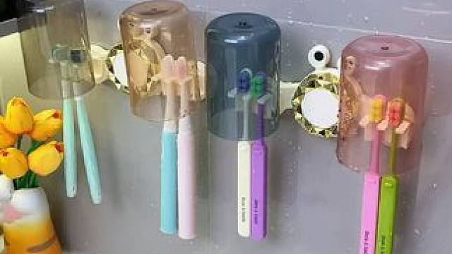 螃蟹牙刷置物架 终于找到这款可爱螃蟹牙刷置物架，大容量，杯子倒扣沥水干净清爽#牙刷置物架 #卫生间好