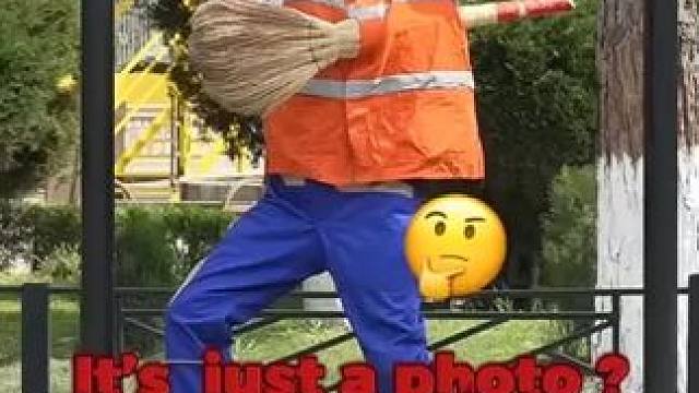 街头整蛊路人 太搞笑了 