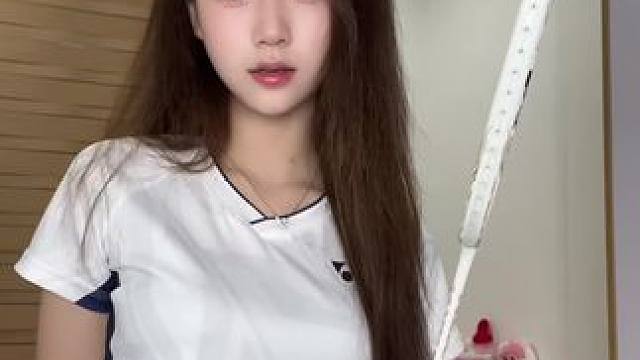 来，看妹子#打羽毛球女生