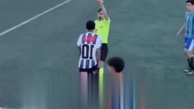 踢好文明足球 #足球 #足球的魅力 #球场制霸 #文明 #dou来足球季