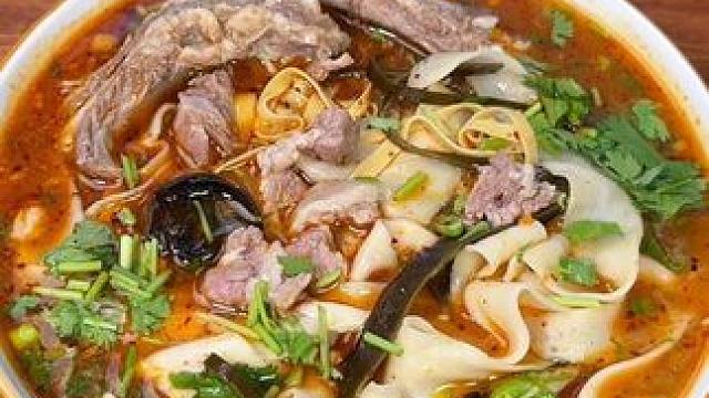 一周吃八顿都不腻的河南烩面，汤鲜味美，特别的好吃#河南烩面