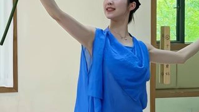 将日常的平凡片段 编织成舞蹈中绚烂多彩 #古典舞 #舞蹈日常 #成人古典舞 #舞蹈老师 #舞蹈