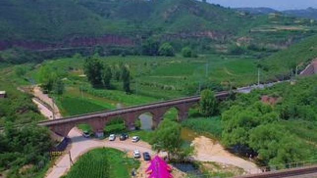 享受清凉时光 寿阳县潇河溪水潺潺，是炎炎夏日消暑纳凉的好地方。