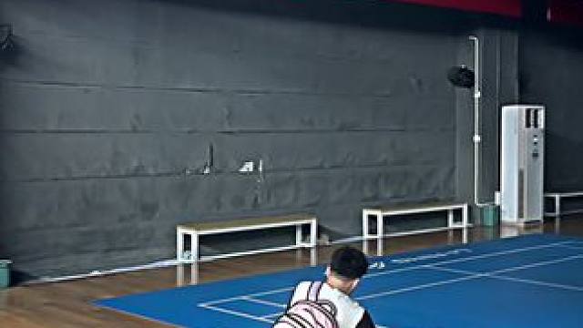 她隔着屏幕 都可以戏耍你#川崎海绵宝宝 #羽毛球 #伤感