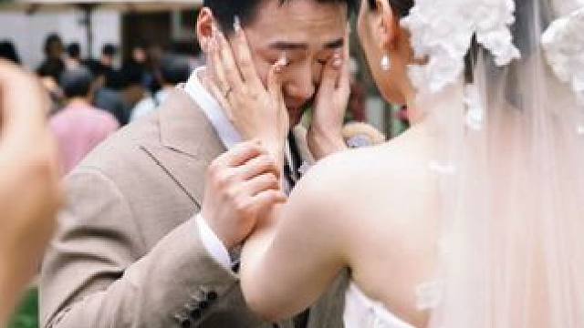 不是说好不哭的吗#婚礼现场 #婚礼 #婚礼跟拍 #婚礼那天 #户外草坪婚礼