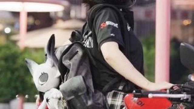 后来我有了更好的第二三四五台机车，可它永远站在我的青春记忆里，不会老去。#第一台车 #杰迪k333 