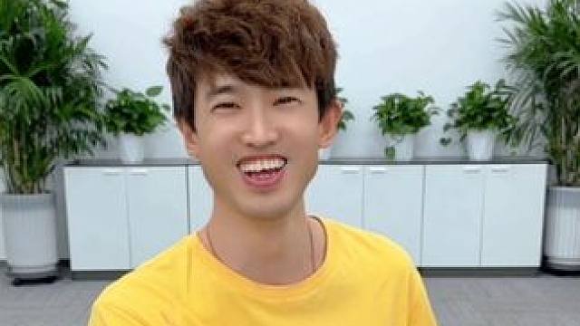 包汉堡挑战，哈哈哈 #憋住不准笑 #办公室搞笑 #万万没想到 #意想不到的结局