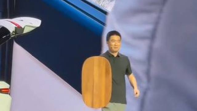 绷不住了，台上台下都在努力#理想 #董老厮 #车评 #段子