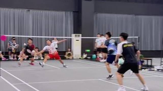 好朋友就要打双打#羽毛球 #羽毛球双打 #打羽毛球的日常