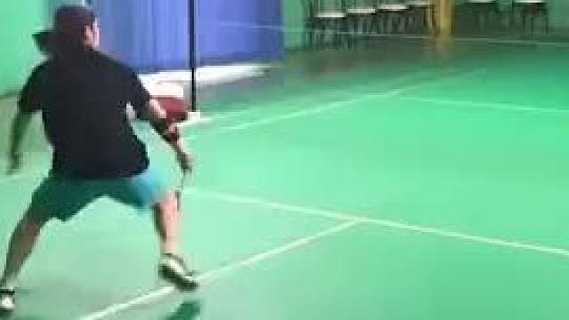 我猜这位黑衣女生你打不过#羽毛球 #打羽毛球女生 #享受羽毛球带来的快乐 #羽毛球精彩片段 #布桑兰