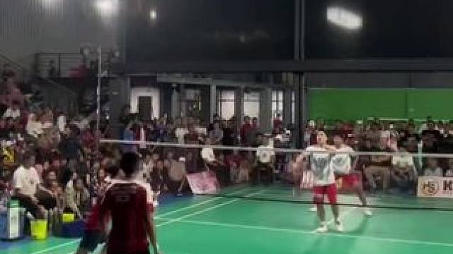 打多几年你就有这般功力了#羽毛球 #羽毛球精彩片段 #羽毛球比赛