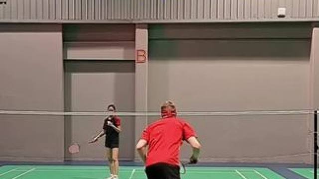 这样陪你打，你愿意吗#打羽毛球女生 #享受羽毛球带来的快乐 #快乐羽毛球