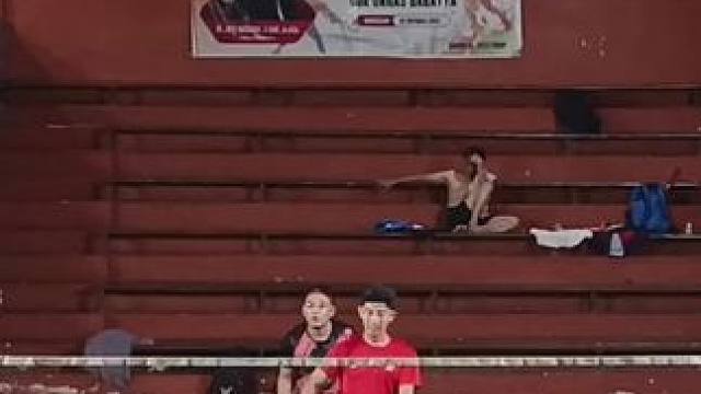 各位林李，这种怎么对付#老嫂子#打羽毛球女生#享受羽毛球带来的快乐