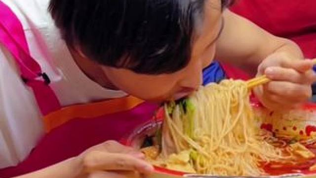 大韩同学轻松拿走2000元现金~#螺蛳粉