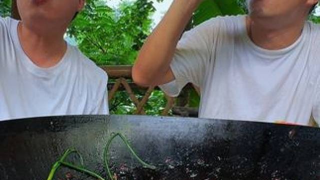 麻辣牛肉火锅，再配上几样青菜，大哥直夸好吃！ #我的乡村生活 #家常菜 #人间烟火 #新农人计划20