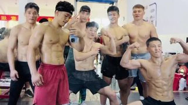 生命不应该是平静的颓废，而是热烈的燃烧.