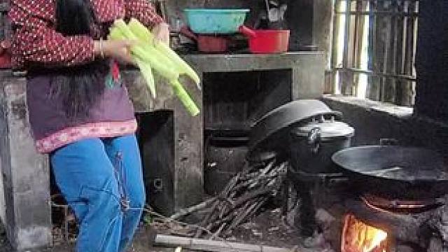 山卡卡里的农村大姐学费了开直播每天收获满满您还在恐播怕播不敢开播开播了不知说什么吗#记录真实生活 #