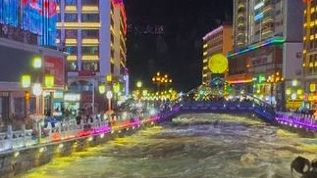 情歌故里，浪漫康定。318川藏线首站，让世界爱上这座城。#就来这里过夏天#甘孜旅游#最美城市夜景