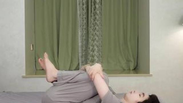 学中医后，睡前4个动作，滋养女性越睡越美~睡前花5分钟，解放脊椎，全身舒展开了，太好睡了!#中式养生