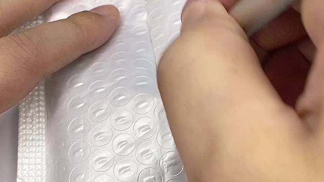 心爱的玉镯，被番茄酱染红了